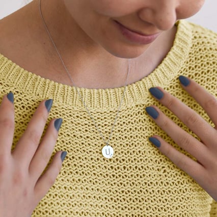 Anhänger mit Gravur und Diamanten in der Farbe der Ukraine