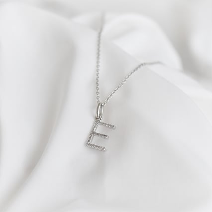 Personalisierte goldene Buchstabenanhänger mit Diamanten Munro