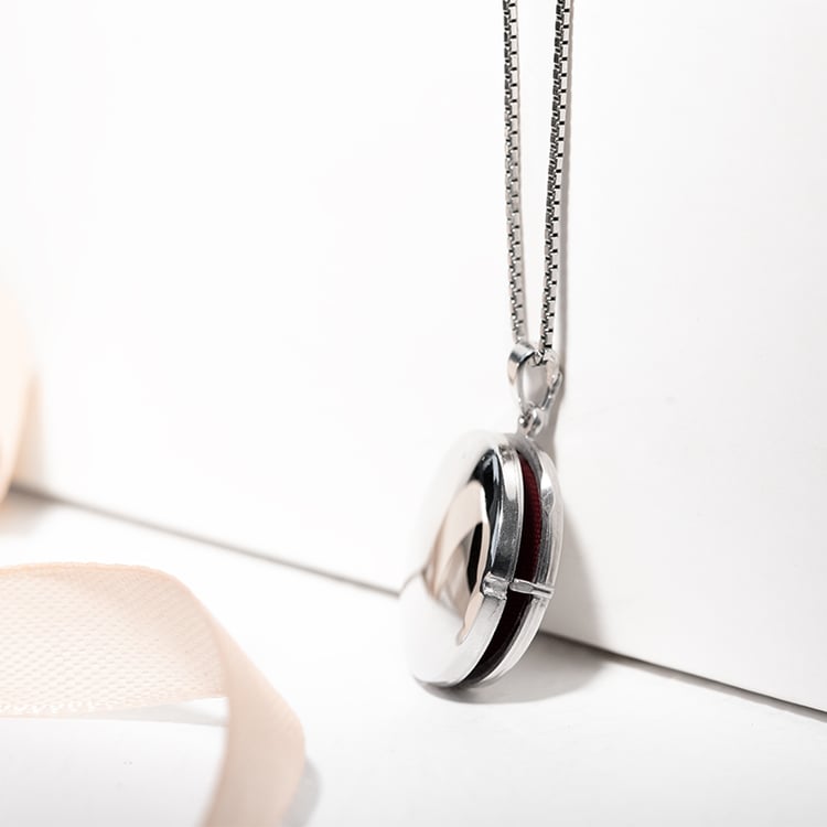 Silbernes Medaillon zum Öffnen 128997