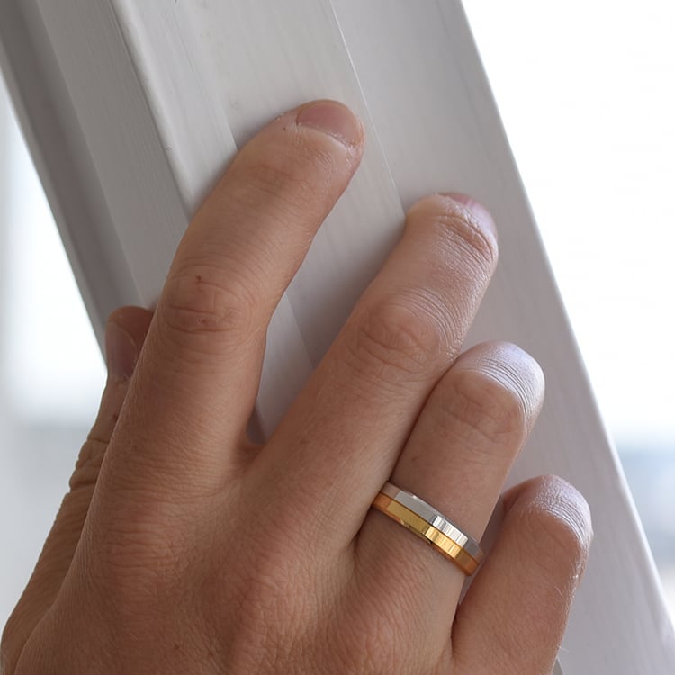 Zweifarbige flache Trauringe mit abgeschrägten Kanten Nanskia 64287