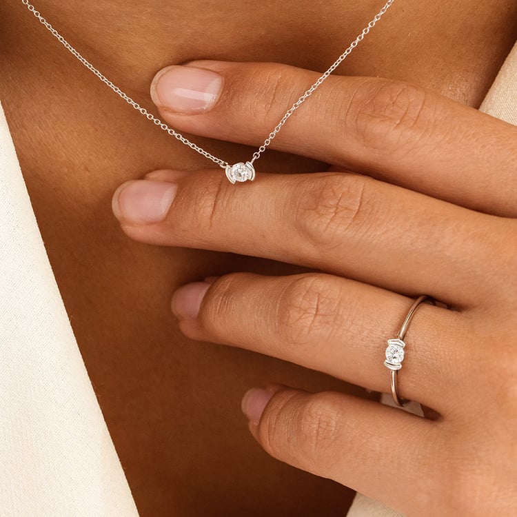 Minimalistischer Ring aus Silber mit Diamanten Otto 163137