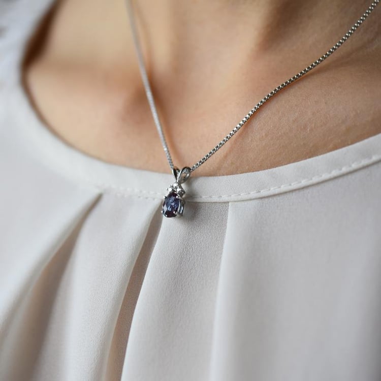 Goldanhänger mit Alexandrit und Diamanten Tamatha 15360