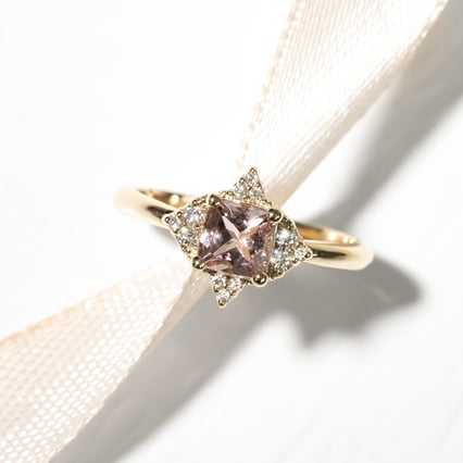 Ring mit Morganit und Diamanten Ethany