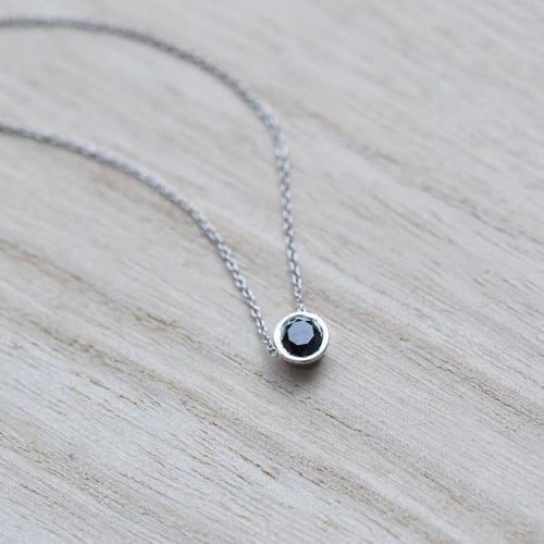 Silberkette mit schwarzem Diamanten Jonie