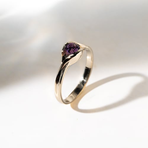 Goldring mit lila Amethyst Aliena