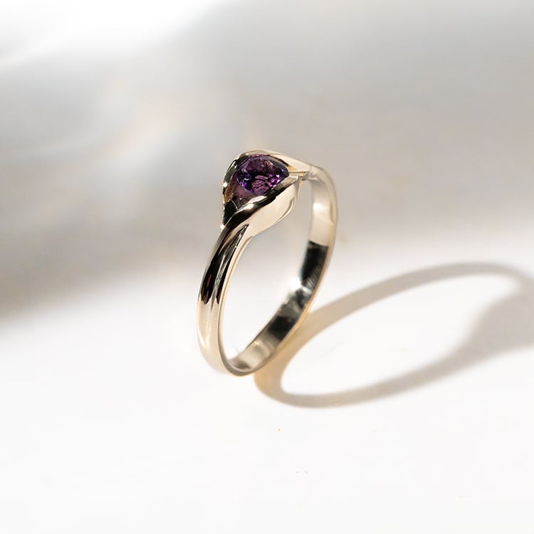 Goldring mit lila Amethyst Aliena 141322