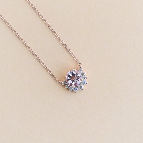 Goldene Kette mit Morganit Alayna