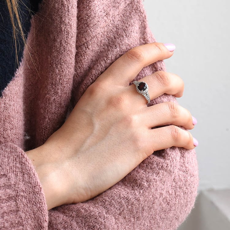 Silberner Ring mit Granat und Zirkonia Alyf 78411