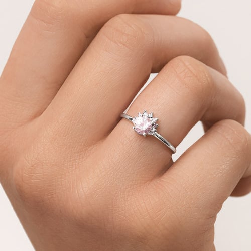 Minimalistischer Ring aus Gold mit Morganit Sonnie