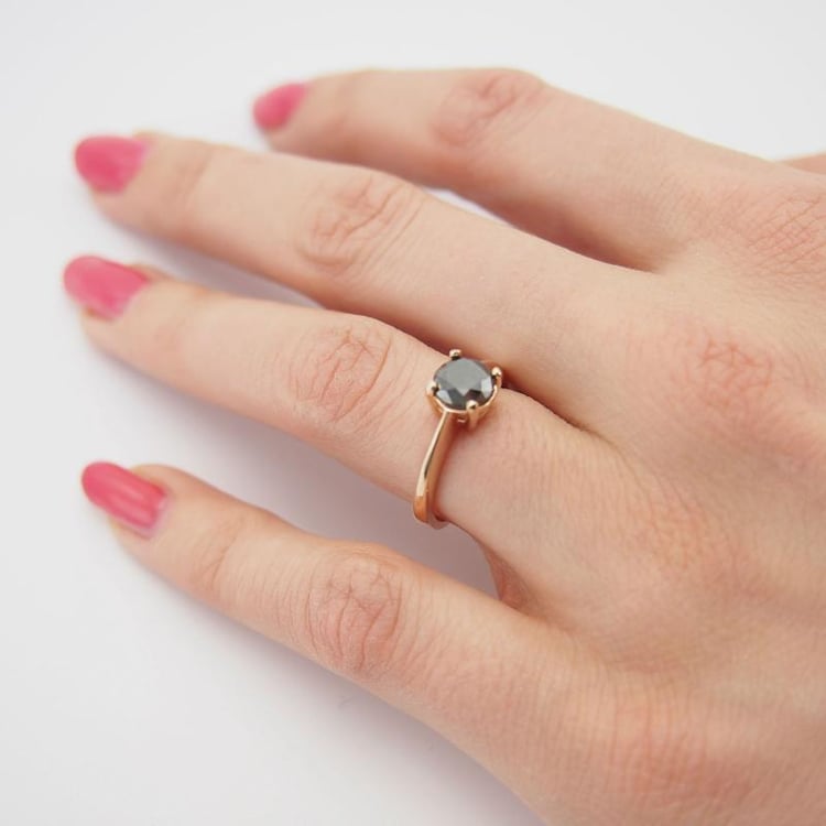 Verlobungsring aus Gold mit schwarzem Diamant Remmey 8716