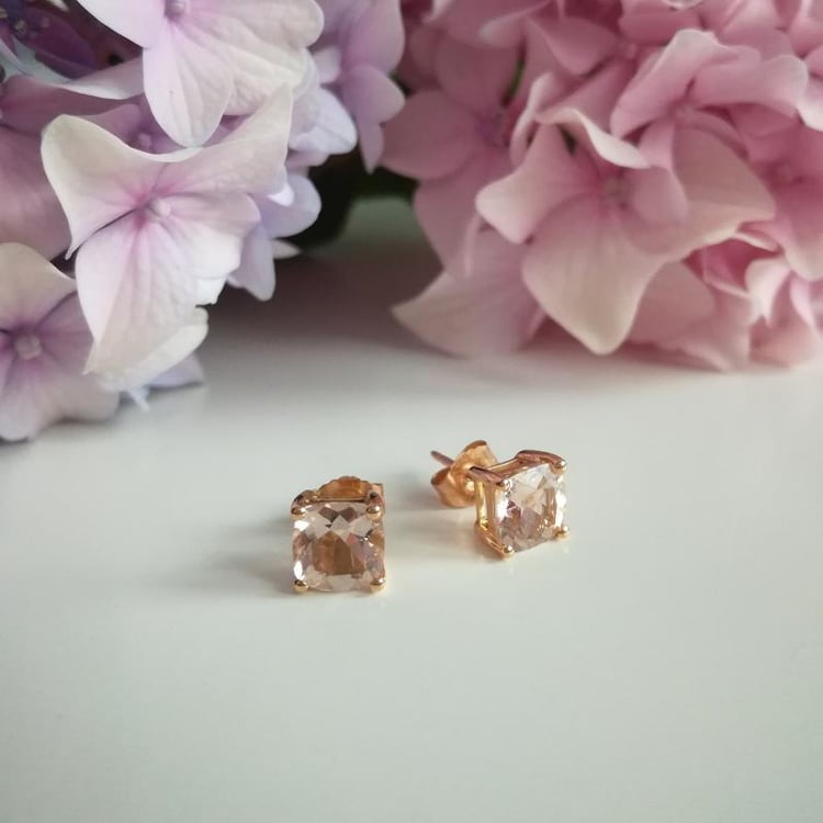 Goldene Ohrringe mit Morganiten Chavonah 21850