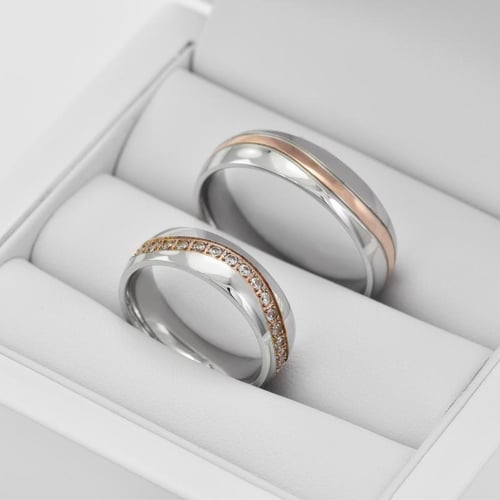 Elegante Trauringe aus Gold in bicolor mit Diamanten Urma
