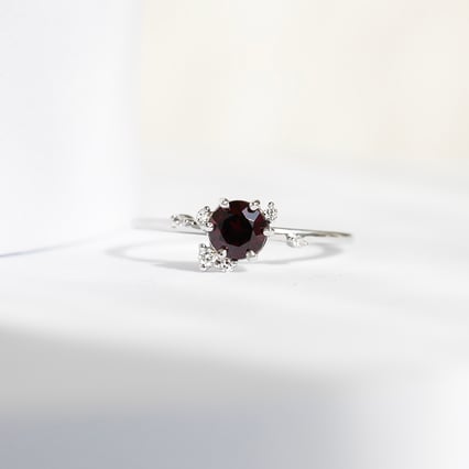 Cluster Verlobungsring mit böhmischem Granat und Diamanten Rosa