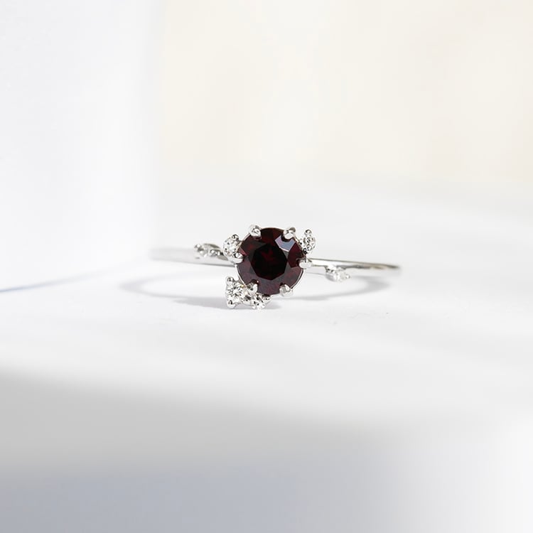 Cluster Verlobungsring mit böhmischem Granat und Diamanten Rosa 143931