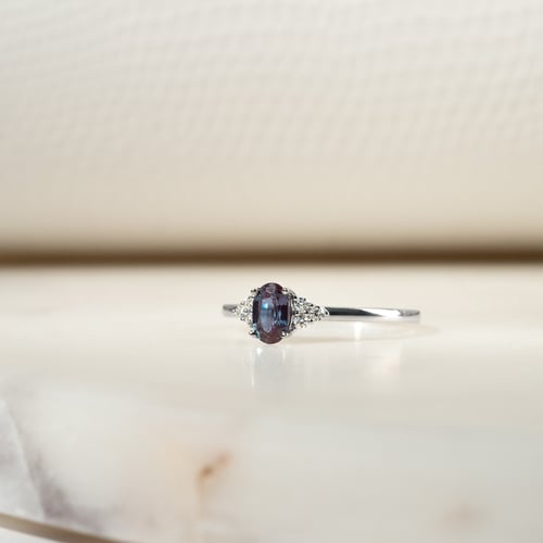 Verlobungsring mit Alexandrit und Diamanten Sheldo