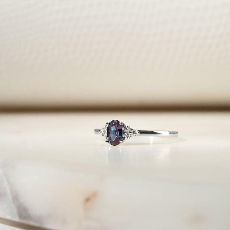 Verlobungsring mit Alexandrit und Diamanten Sheldo 134049