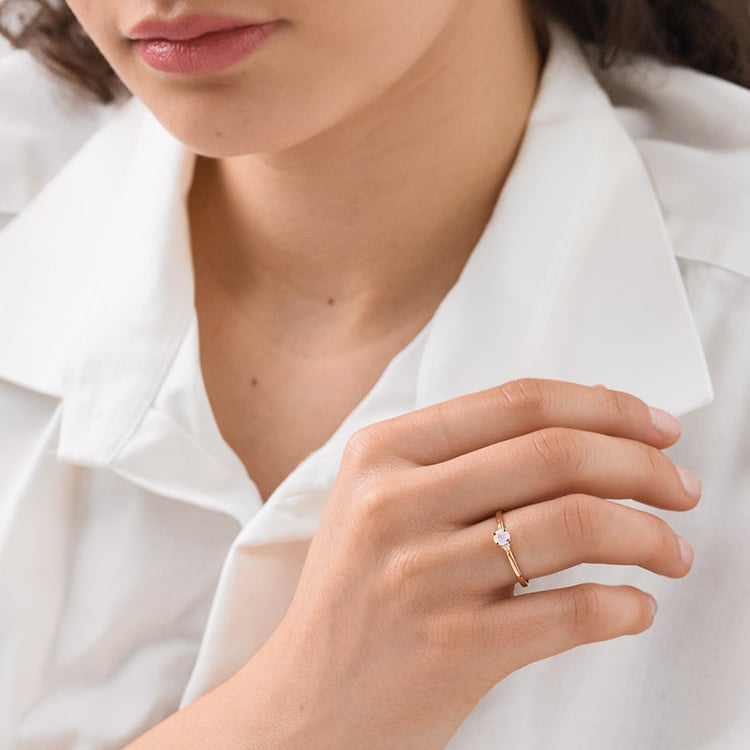 Goldener Verlobungsring mit Mondstein und Diamanten Hye 154461