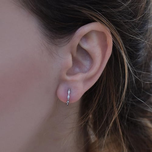 Silberne kreisförmige Ohrringe mit Lab Grown Diamanten Wontisa