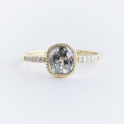 Ring mit Emerald Salt and Pepper Diamanten und Lab Grown Diamanten Adaline