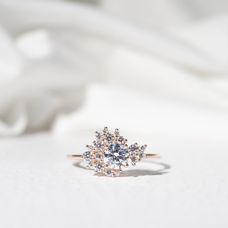 Unkonventioneller Verlobungsring im Custer Stil mit Diamanten Moore 128768