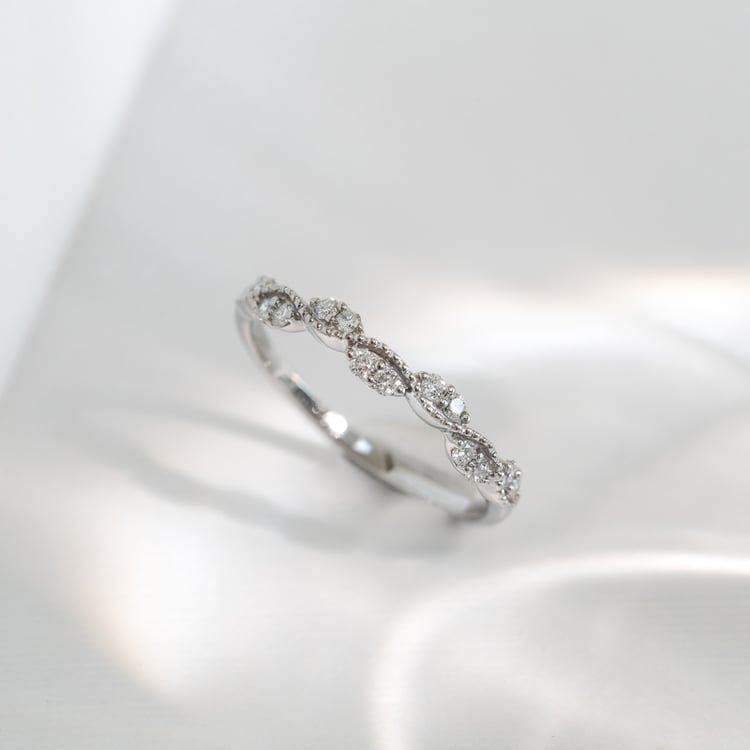 Zarter Eternity-Ring mit Diamanten Britton 124728