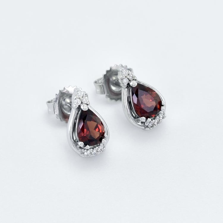 Granattränen in silbernen Ohrringen Palle 43683