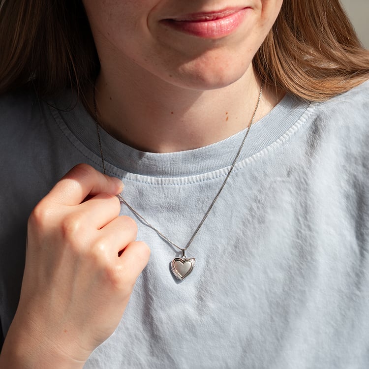 Silbernes Medaillion in Herzform zum Öffnen 140706