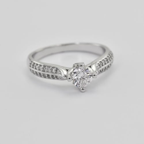 Verlobungsring mit Moissanit und Lab Grown Diamanten Katynie