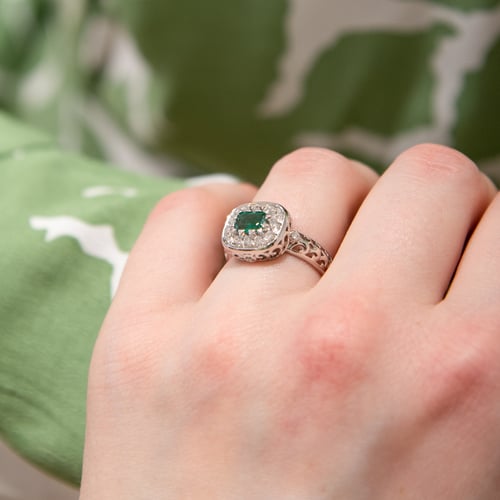 Goldring mit Smaragd und Diamanten Mare