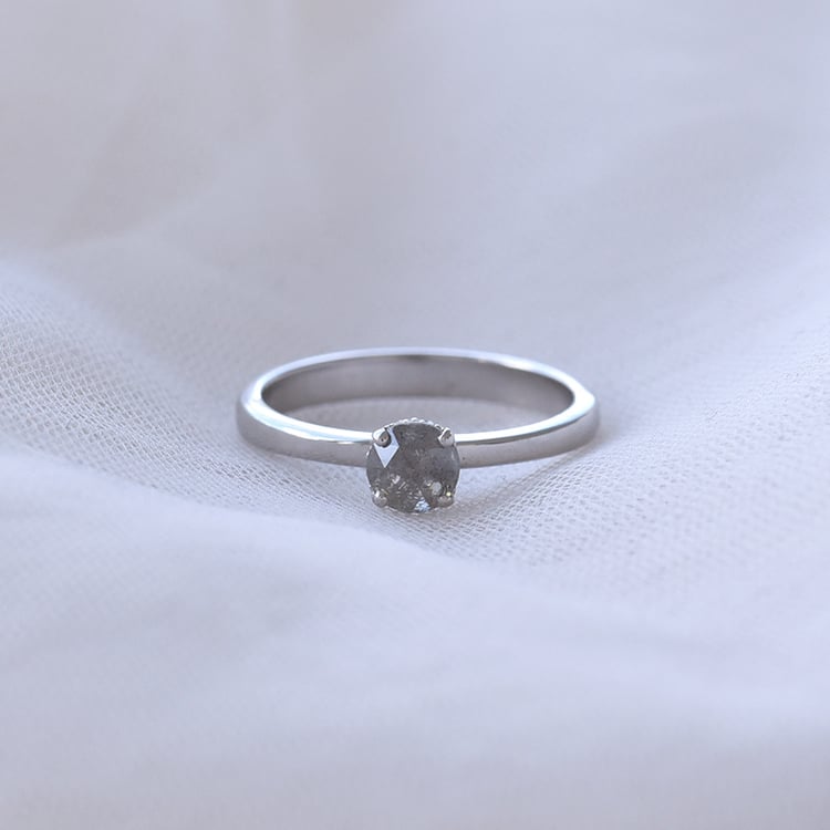 Goldener Verlobungsring mit Salt and Pepper Diamant Xela 66984