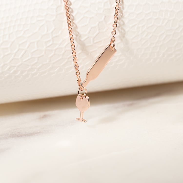 Silberne Halskette mit einer Flasche und Weinglas Drue 135454