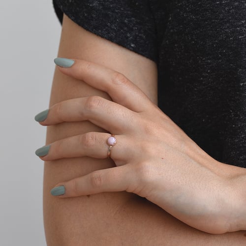 Goldring mit rosa Opal Yana