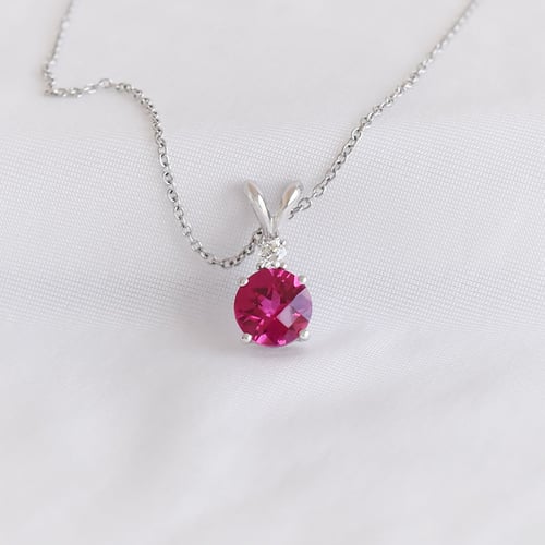 Goldener Rubinanhänger mit Diamant Emolyna