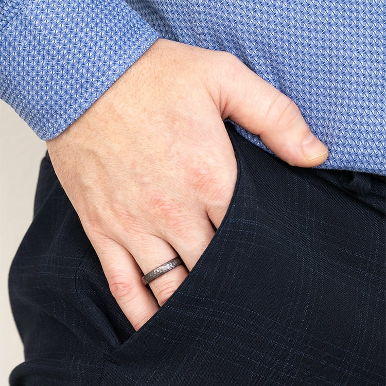 Gehämmerter Ring aus Tantal Rosser 156954