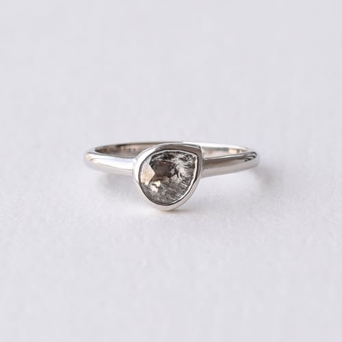 Ring mit Salt and Pepper Diamant Luna