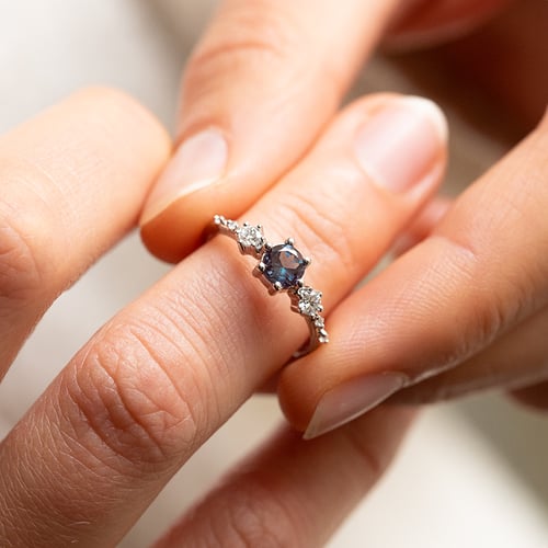 Verlobungsring mit Lab Grown Alexandrit und Diamanten Willa