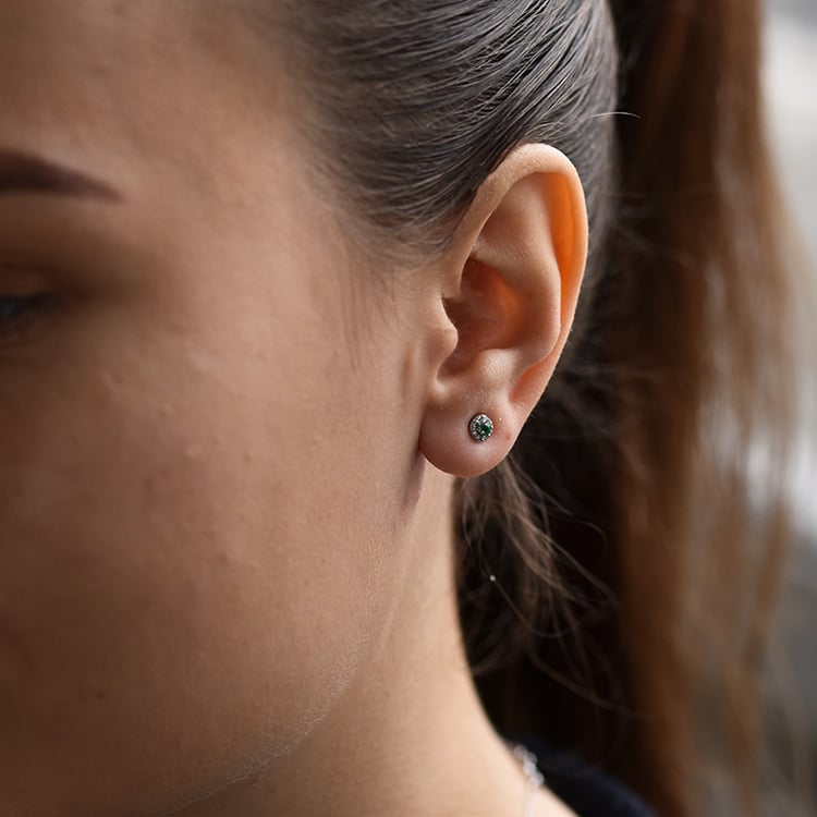 Ohrstecker mit einem Smaragd und Diamanten im Halo-Stil Zowie 41816