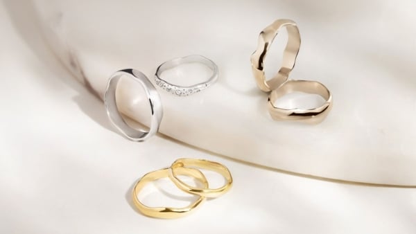 Entdecken Sie Hazelnut Gold: der warme Farbton, der Sie verzaubern wird