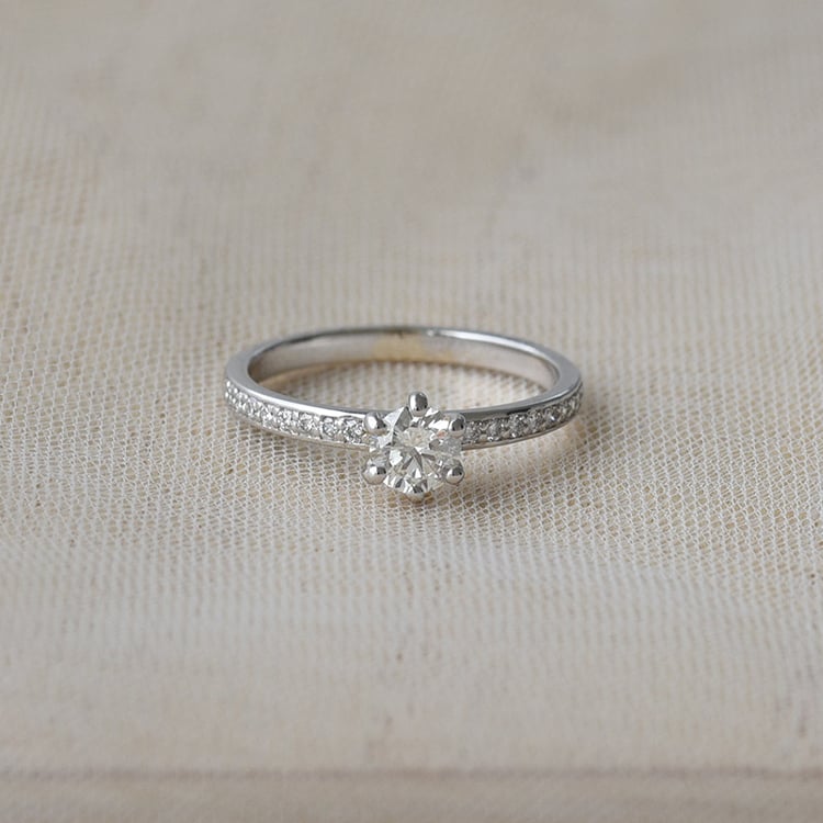 Verlobungsring aus Gold mit Diamant im Solitär-Pave Stil Vanan 67182