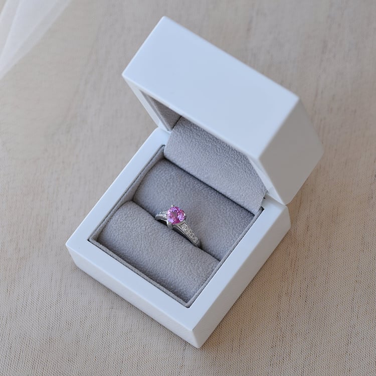 Wunderschöner Saphir im Ring 65363