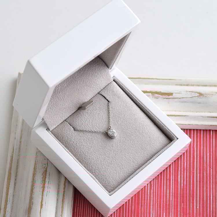 Goldkette mit 0.3 ct GIA zertifiziertem ovalem Diamanten Mack 84678