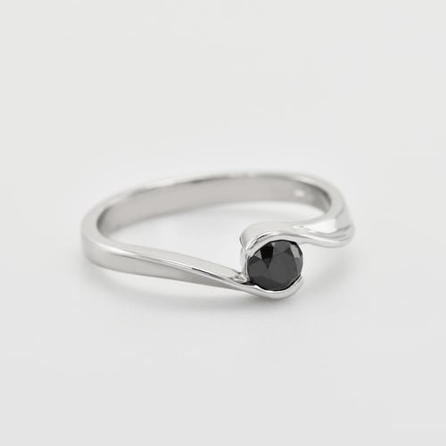 Ring mit schwarzem Diamant Yadu