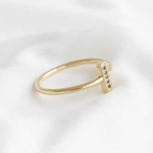 Goldener Ring mit schwarzen Diamanten Mahir