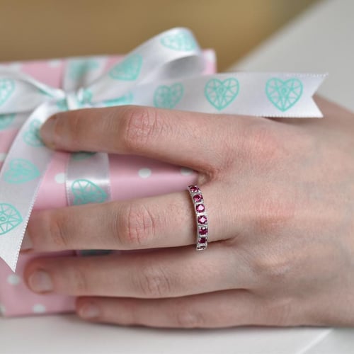Ring aus Silber mit Rubinen halbbesetzt Lass
