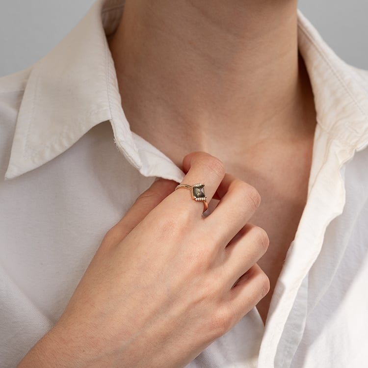 Rautenförmiger Ring mit Salt and Pepper Diamant Talley 131243