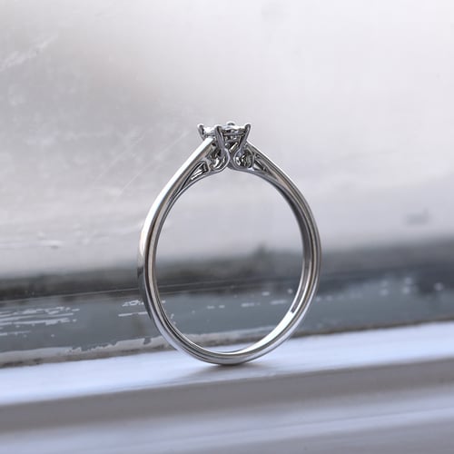 Eleganter Ring mit einem Diamanten Arvel