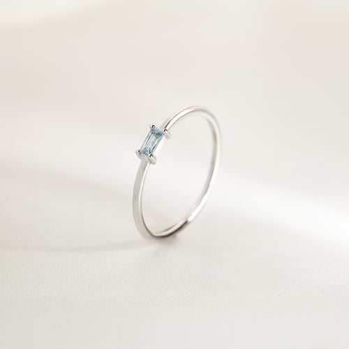 Minimalistischer Ring mit Aquamarin Koos
