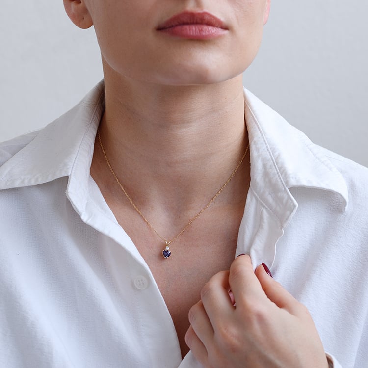 Herz aus Alexandrit in Goldanhänger mit Diamant Dorevie 133340
