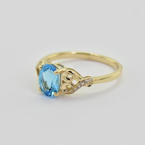 Goldring mit Blautopas und Diamanten Alanyse