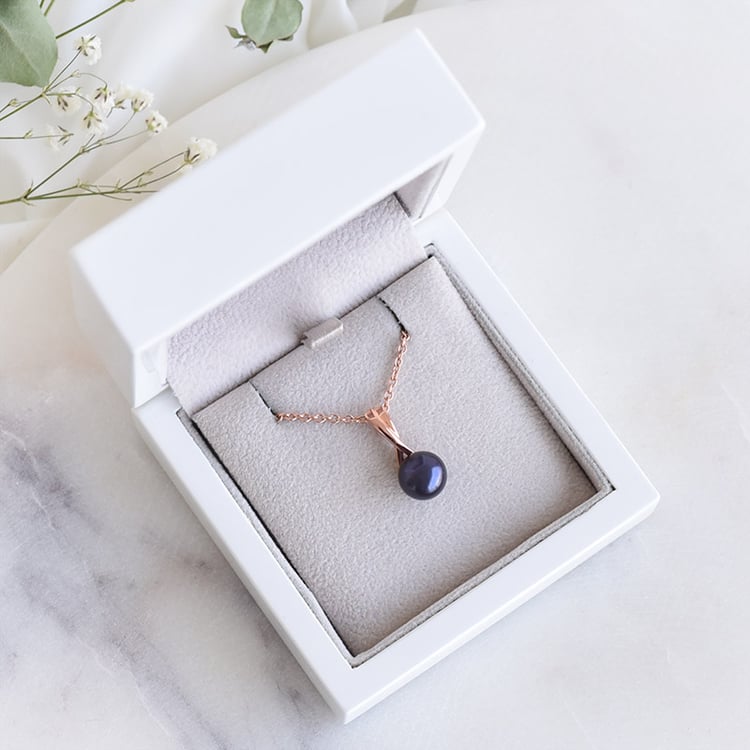 Vergoldeter Anhänger mit schwarzer Perle Hylda 88023